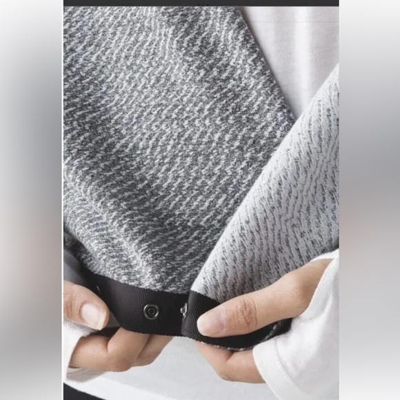 Lululemon Vinyasa Scarf  Rulu Parallel Stripe Pigment Gray Heathered Black - Picture 3 of 5